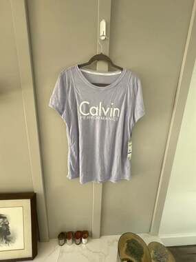Calvin Klein Performance Women's Logo Graphic Pleat-Back Tee